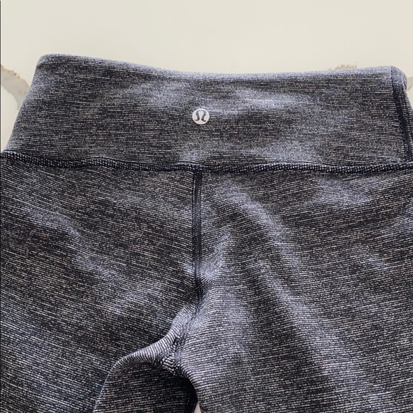 Lululemon reversible crop pant size 4 black - Picture 2 of 5